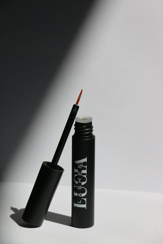 BRUSH ON LASH ADHESIVE